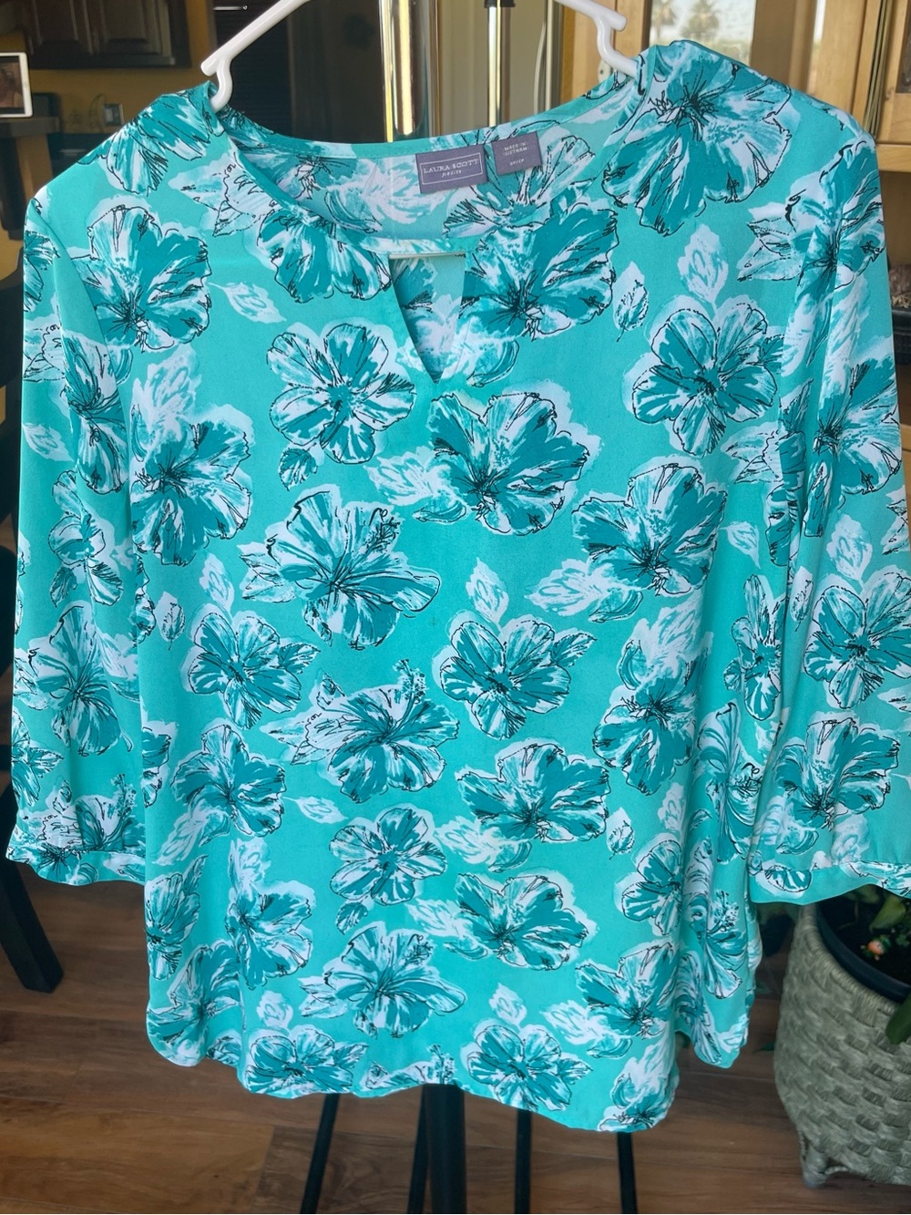 Laura Scott Turquoise Floral Keyhole Blouse - Size PS